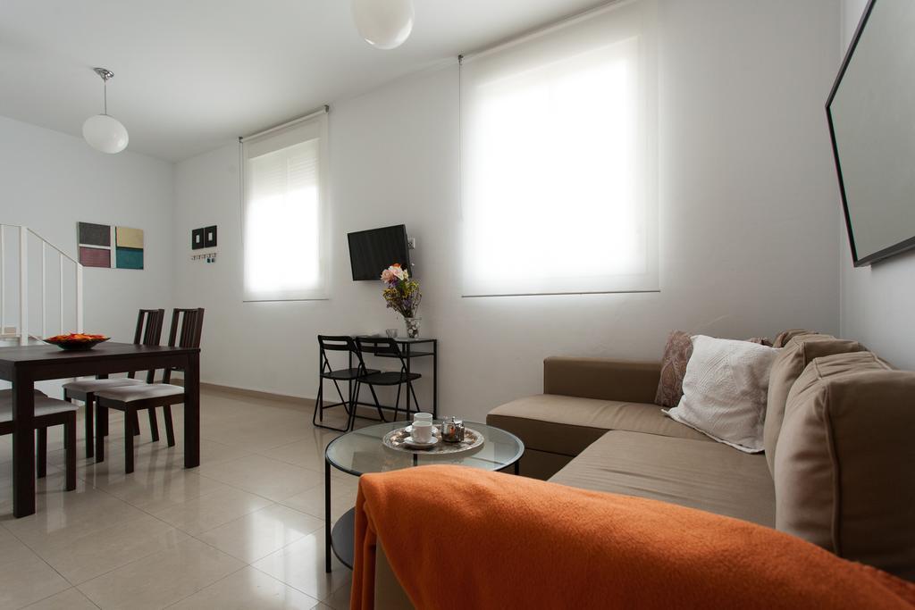 Apartamentos Diaber San Leandro Seville Bilik gambar