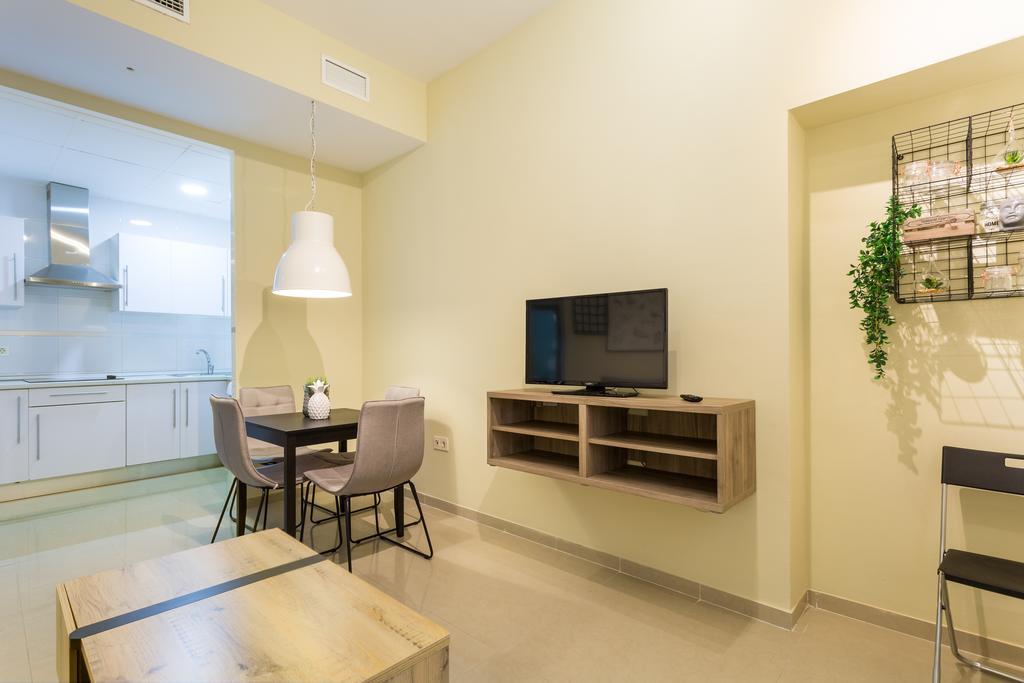 Apartamentos Diaber San Leandro Seville Luaran gambar