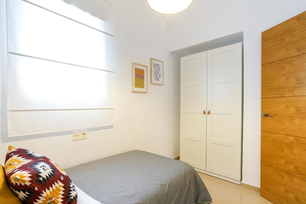 Apartamentos Diaber San Leandro Seville Luaran gambar